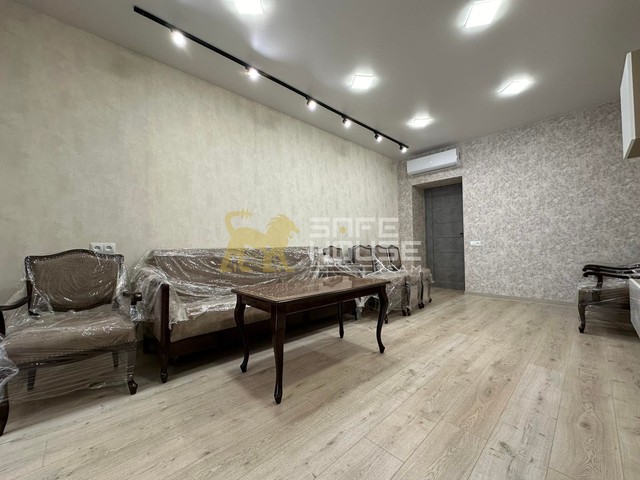 3 Rooms in apartment , 85m² , 1/5 floor , major renovation
