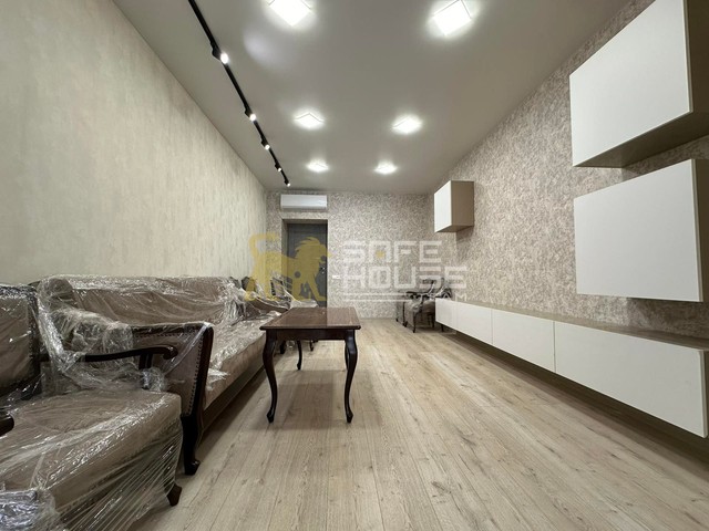 3 Rooms in apartment , 85m² , 1/5 floor , major renovation