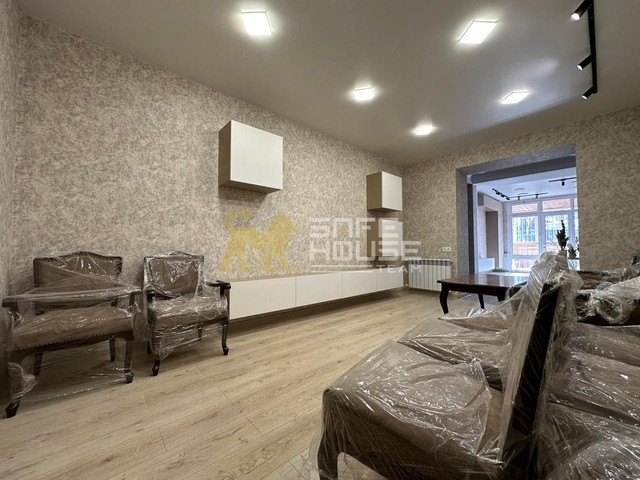 3 Rooms in apartment , 85m² , 1/5 floor , major renovation