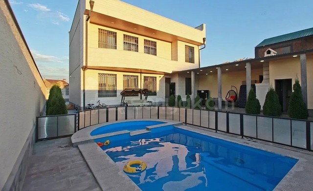 5 Room Luxury Mansion, 280m², with pool